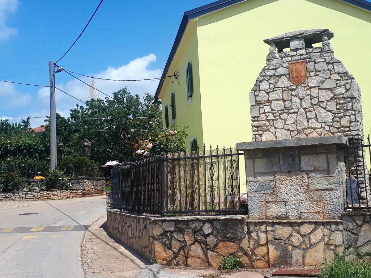 Apartment Terra Rossa Kaštelir Exterior foto